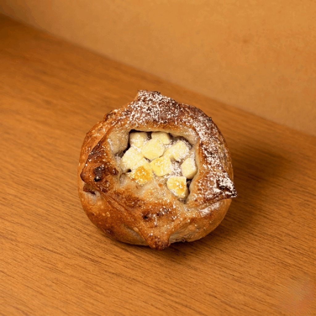 1.  はちみつバターのクルミパン