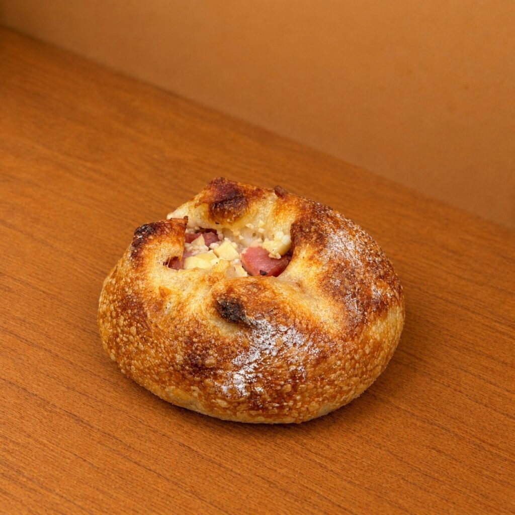2.ニンニクバターのベーコンフランス 税込367円